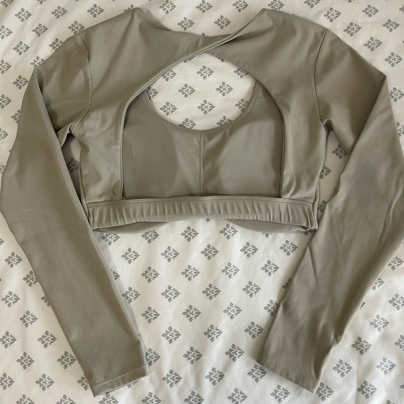 Aoxjox Long Sleeve Open Back Workout Crop Top - Picture 2 of 7